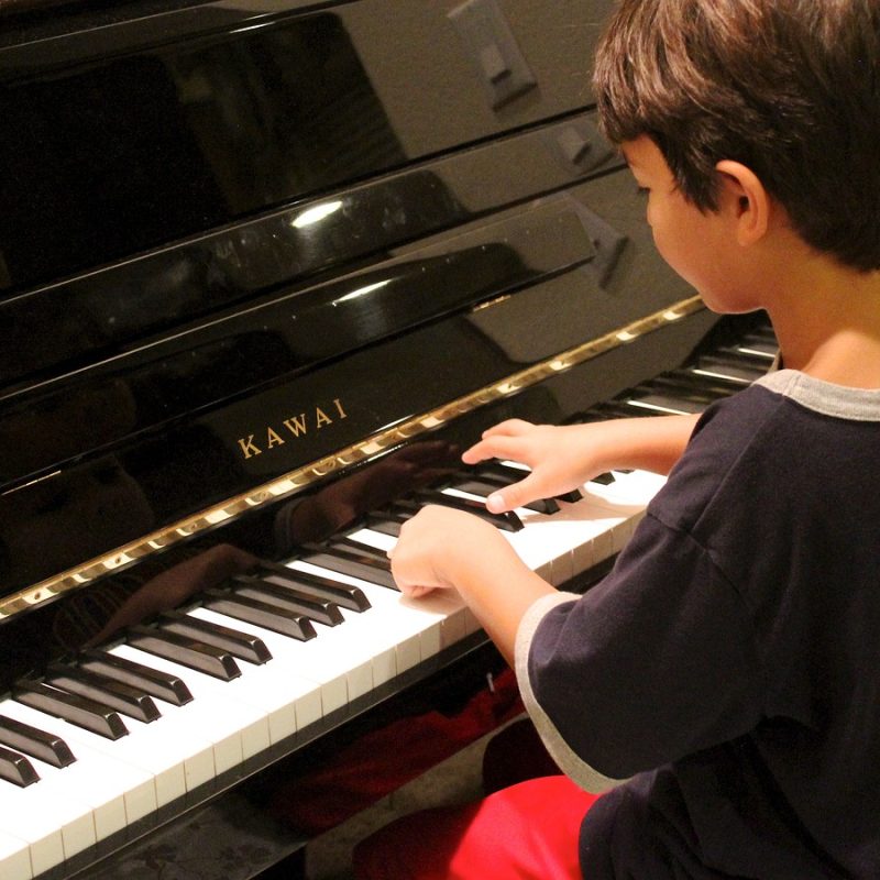 piano, boy, playing-78492.jpg